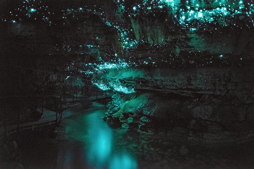 08-cueva-brillante-iluminada-luciernagas-nueva-zelanda-viajes-lugares-cuento-sleepydays